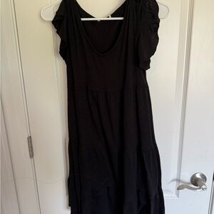 Chic Black Midi Dress with Ruffled Sleeves